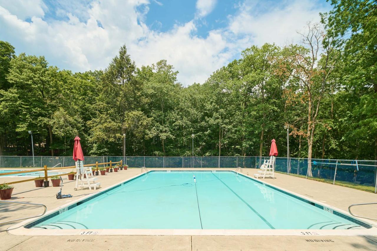 Lakeside Housesaunahot Tubpool Ping-pong * East Stroudsburg