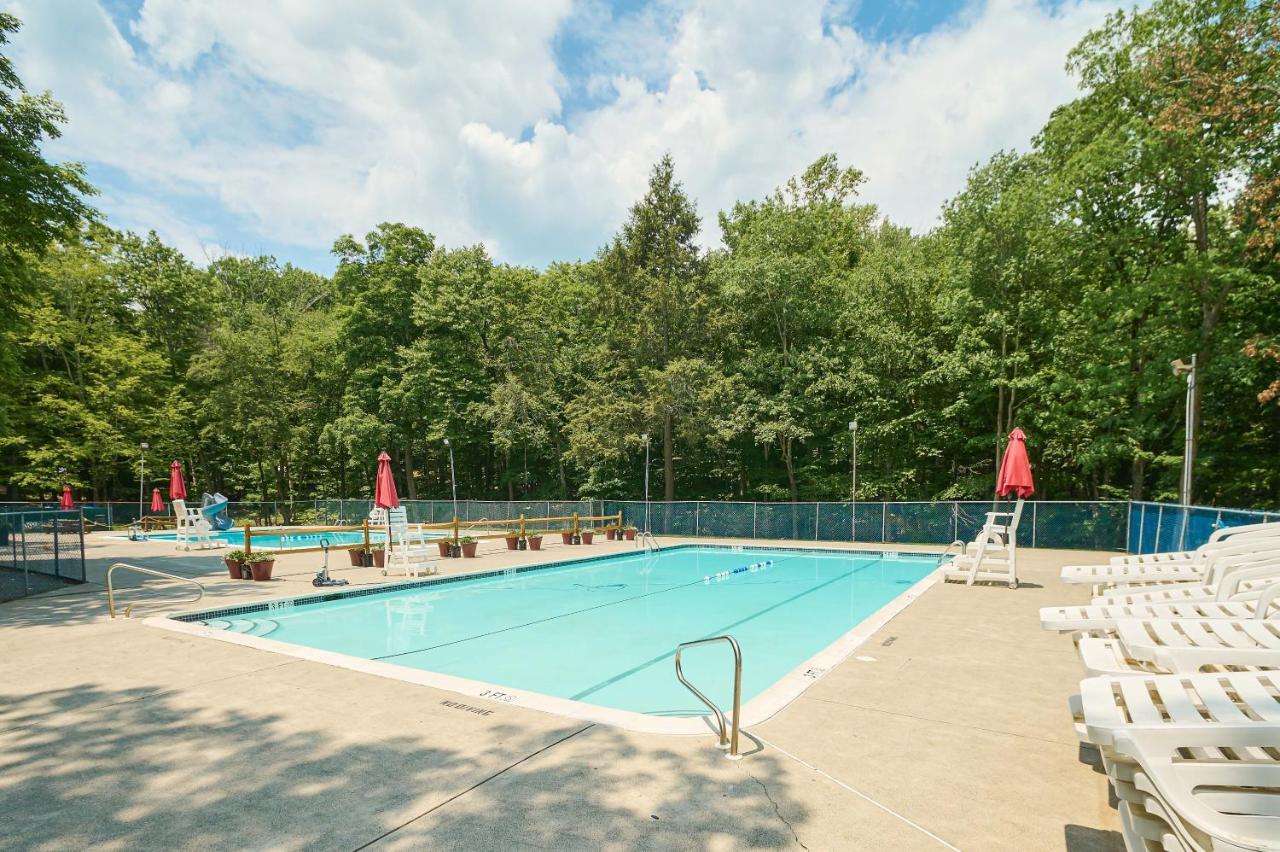 Lakeside Housesaunahot Tubpool Ping-pong East Stroudsburg